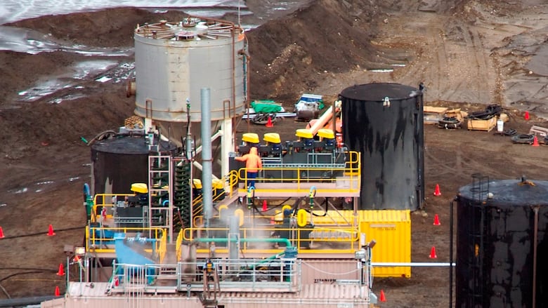 Oil sands machinery