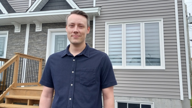 Karwood Contracting fires back in lawsuit, alleges harassment by frustrated homeowner; Thomas O'Brien has been waiting more than a year for Karwood Contracting to put in his lawn and pave his driveway and says calls to the company have gone unanswered\.