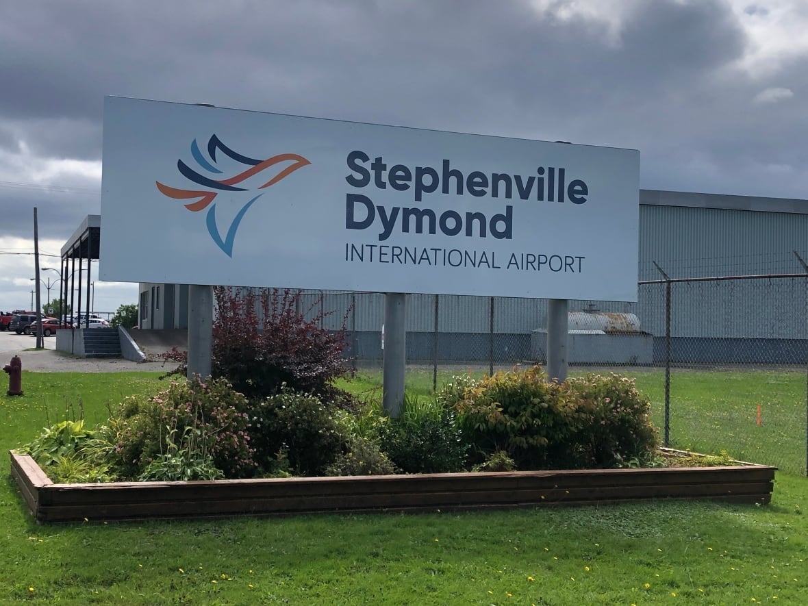 A sign for an airport is pictured.