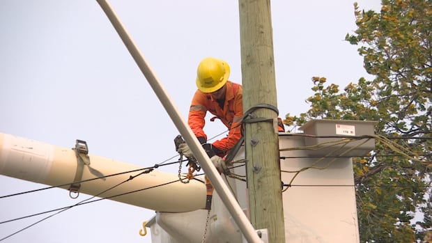 U.S. companies could be barred from Manitoba energy infrastructure work, Kinew says