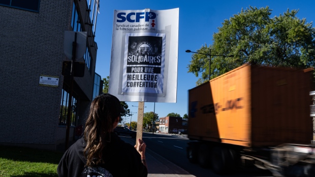 Montreal dockworkers to launch 1-day strike amid labour standoff; Port of Montreal longshore workers begin a three-day strike outside the Maisonneuve Termont terminal in Montreal on Monday\.