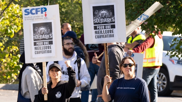 Montreal dockworkers hold 1-day strike to put pressure on employer; Port of Montreal longshore workers held a three-day strike outside the Maisonneuve Termont terminal in Montreal at the end of September\.