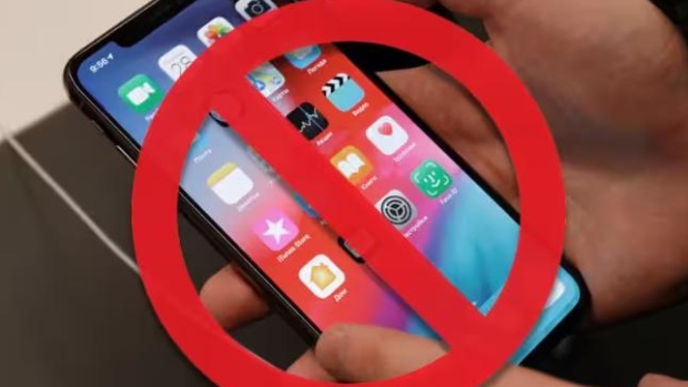 Alleged cellphone video incident in Sask. hockey locker room under investigation by independent body; Taking photos with cell phones in dressing rooms is banned in Saskatchewan\.