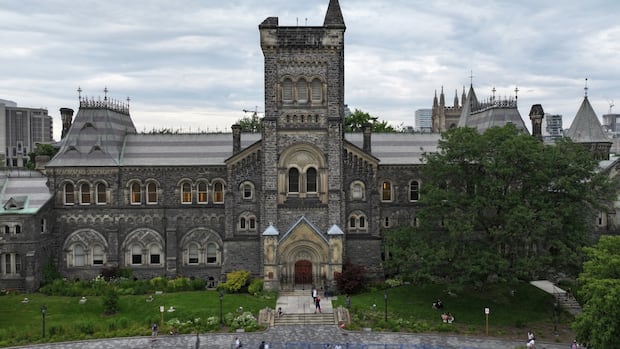 Phishing scam targeting U of T students, demanding payment for outstanding fees, police warn | CBC News