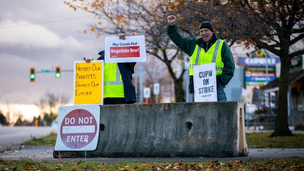 B.C. business owners brace for second Canada Post strike
