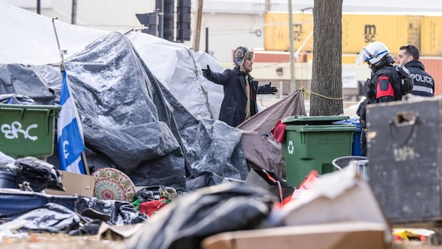 Montreal will not agree to stop dismantling homeless encampments, despite new report | CBC News