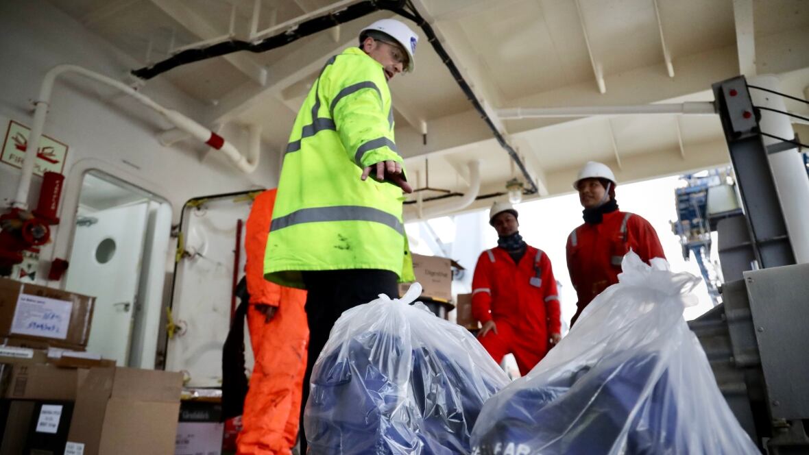 image of Seafarers in Vancouver Receive Christmas Cheer
