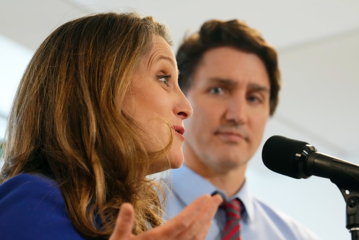 TRUDEAU OUT 😬