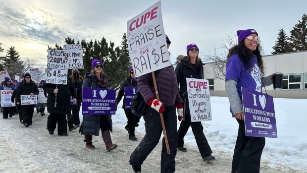 More than 4,000 education support staff have been on strike in Fort McMurray and in the Edmonton region since the beginning of January. CUPE school support workers are on strike outside Sturgeon public school building