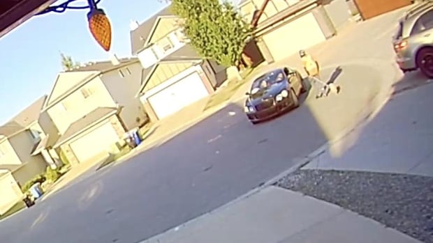In this security footage from the shooting scene, Michael Arnold, wearing a construction disguise, approached Talal Fouani and Nakita Baron's vehicle and shot them both. He says it was a carjacking gone wrong. The Crown has suggested it's a murder-for-hire execution. Security footage of a man in a vest approaching a Bentley in a residential neighbourhood.