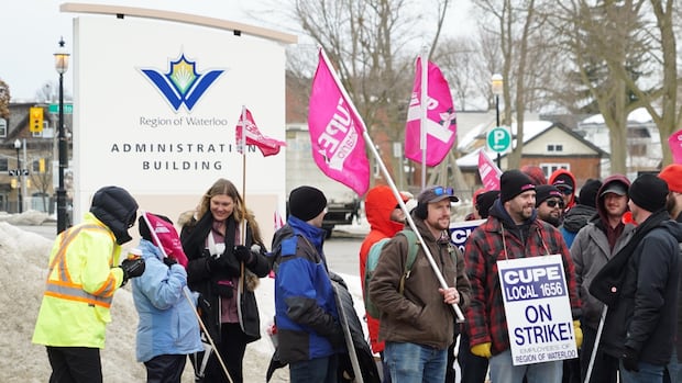Striking workers continue to picket, cause bus delays and 'unnecessary chaos,' regional chair says