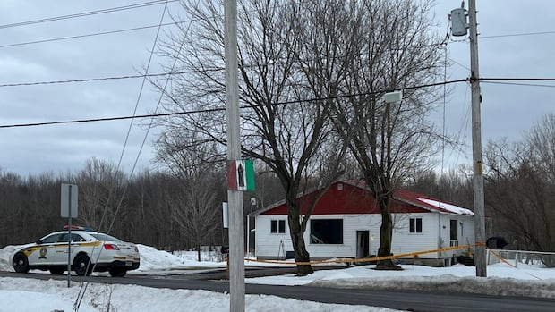 Man barricaded inside Quebec home arrested in connection with homicide