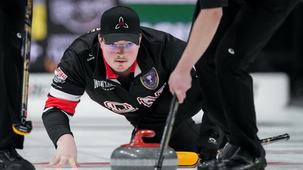 Ontario's Mooibroek, Nova Scotia's Purcell to face off for Brier playoff spot