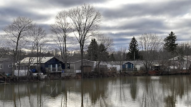 Spring melt brings 'dangerous' water levels along Thames River