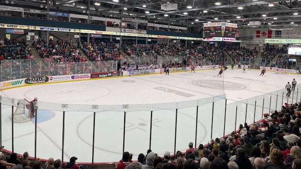 Farewell, Titan: Fans crowd Bathurst arena for final regular-season home game
