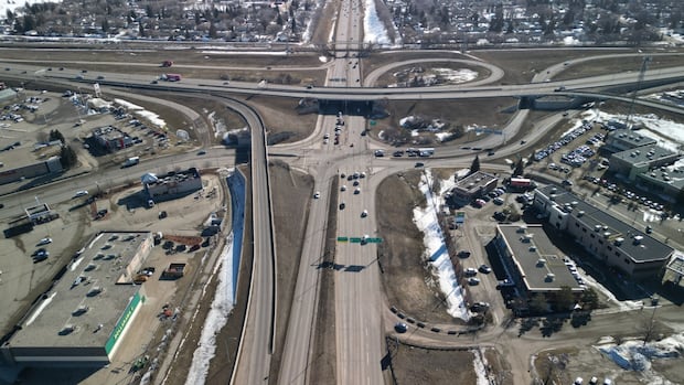 Saskatoon city council approves west side intersection upgrades to stop drivers from taking shoulder