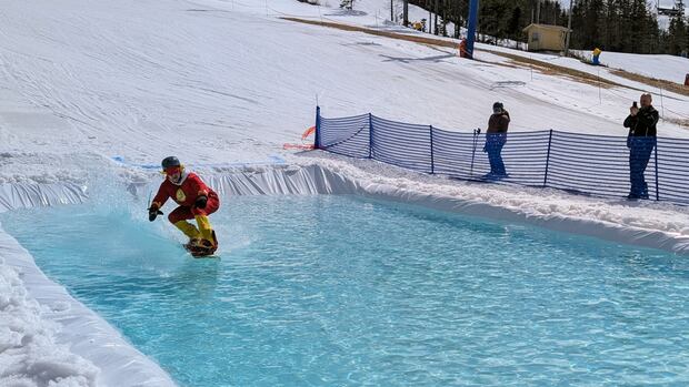 Season closes with a splash at P.E.I.'s ski hill with annual Aquaneige tradition