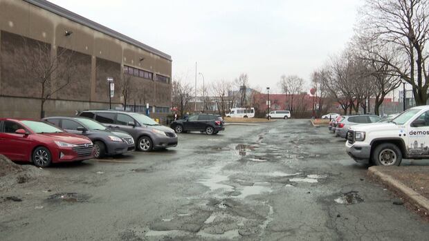 Para hockey organizers fear loss of Montreal arena parking lot will make access difficult
