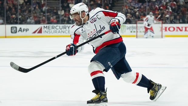 Ovechkin breaks Gretzky's all-time NHL goals record with 895th