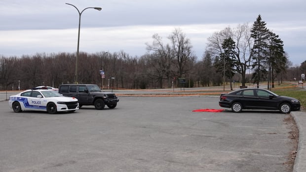 Woman in critical condition after being pinned between bumpers on Mount Royal