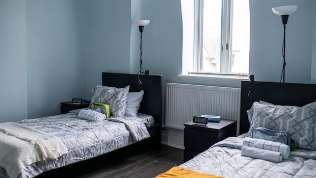 New facility to house asylum seekers in Toronto with mental health services on site | CBC News