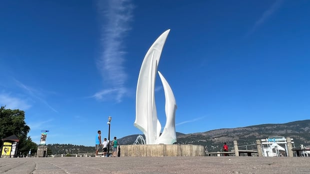Artist behind Kelowna's iconic sails sculpture dead at 91