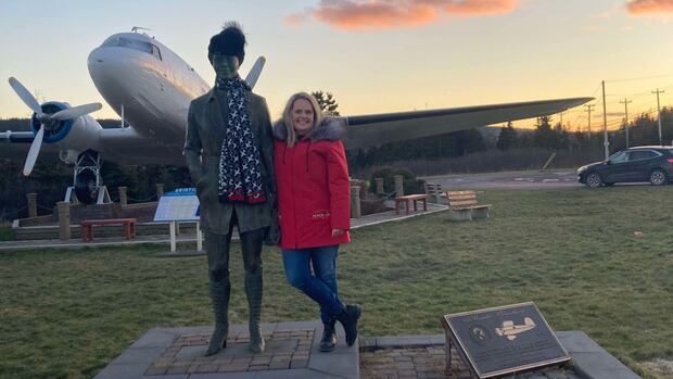 As this aviator mourns loss of Amelia Earhart statue, there's a $10K offer for justice
