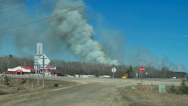 More than 300 residents evacuated as grass fire burns in Traverse Bay