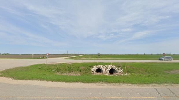 Wind blows over semi-trailer, partially closing Highway 1 near Portage la Prairie