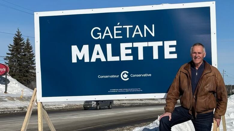 A antheral   lasting  adjacent  to a ample  motion   that reads 'Gaétan Malette'