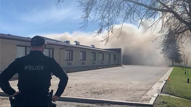 Fire ravages hotel, restaurant in Winkler, Man.
