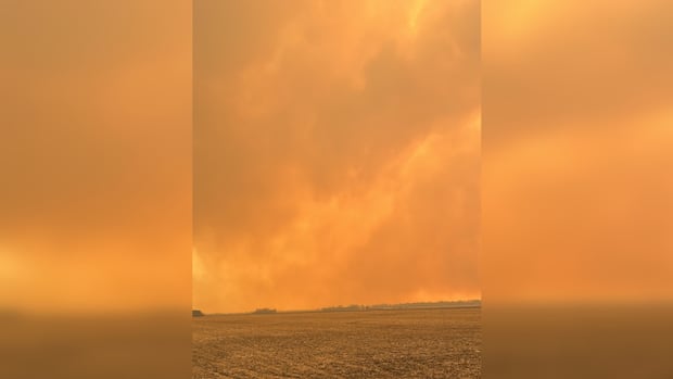 Wildfires rage near communities in Manitoba's Interlake, Opaskwayak Cree Nation