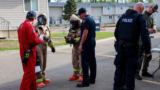 Edmonton residents cleared to return home after no dangerous substances found by police