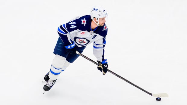 Josh Morrissey's return to action helps lift Jets in Game 2 win over Dallas
