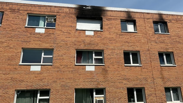 1 person jumps from building, another left dangling from window after fire at Winnipeg apartment block