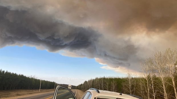 Candle Lake, Sask., issues pre-evacuation alert as 2 fires burn nearby