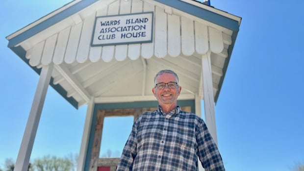 Locals band together to rebuild clubhouse that burned down on Ward's Island | CBC News