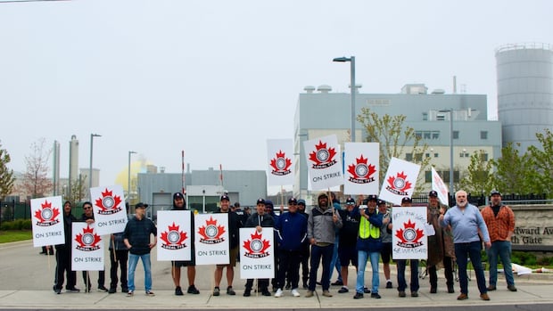 Hamilton council ratifies collective agreement for water workers