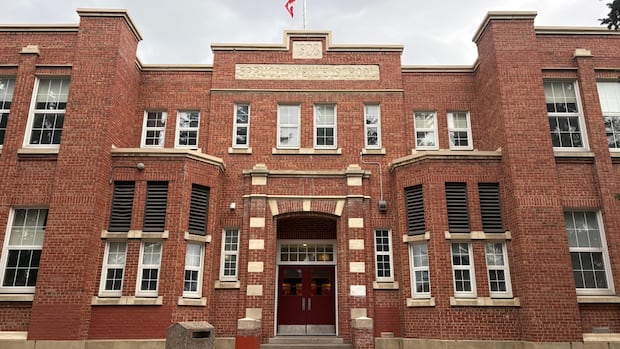 Nearly century-old Edmonton school set to be demolished, replaced with new building