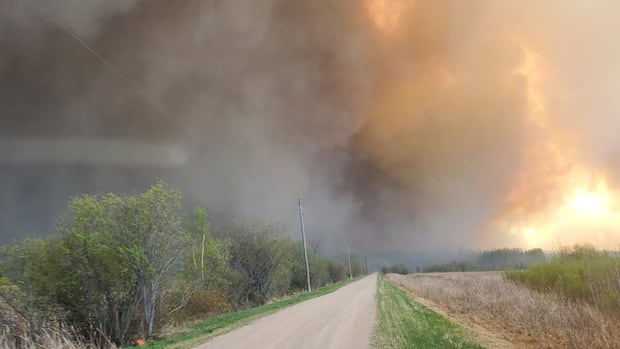 150 evacuees displaced by Lac du Bonnet wildfire returning home Sunday