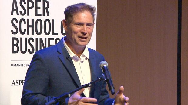 'Be vulnerable' and own up to mistakes, NFL star quarterback Steve Young tells U of Manitoba students