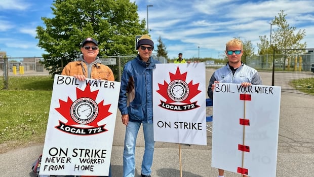 Hamilton water workers ratify tentative agreement with city