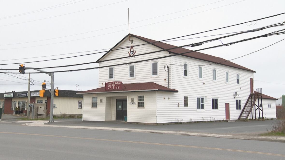 a masonic lodge in Bay Roberts, with a traffic light pole to the left.