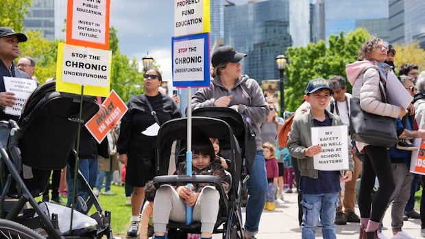 Ontario teachers demand province increase education funding | CBC News