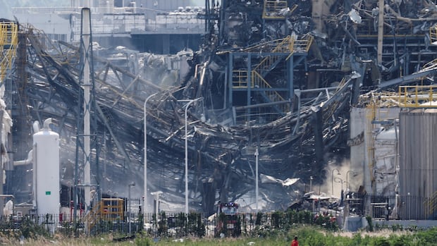 Residents pick up the pieces, fear toxic fallout a day after deadly China chemical blast