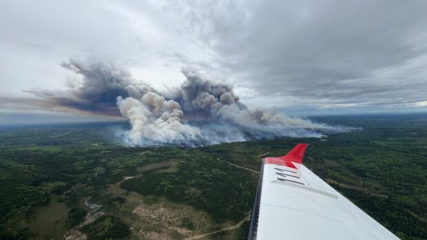 Wildfire in Peace River, B.C., quadruples in size, roughly 70 people evacuated