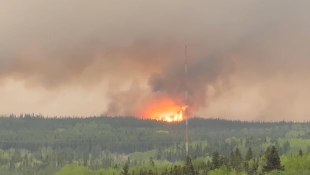 Flin Flon mayor says wildfire now threatening community from all 4 sides