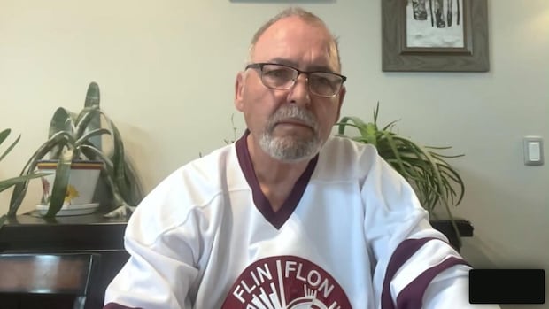 Flin Flon wildfire situation 'a timebomb' but so far no structures lost, mayor says