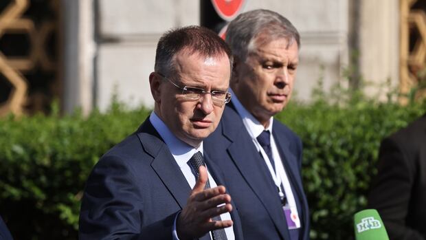 Russia, Ukraine agree to return thousands of war dead in brief peace talks