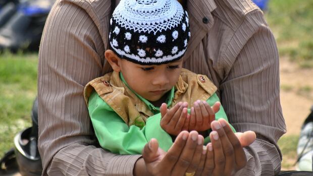 Muslims around the world celebrate Eid
